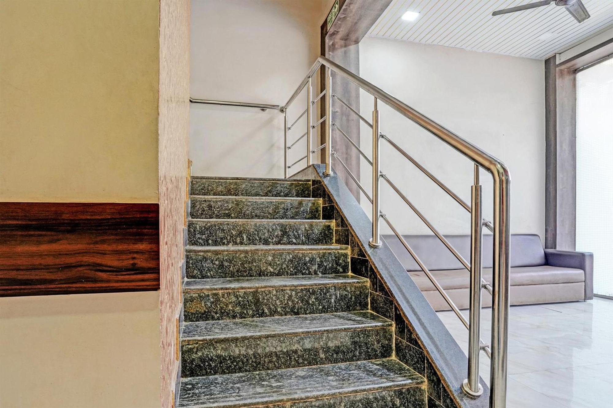 Oyo Hotel Blue Sapphire Residency Near Chhatrapati Shivaji International Airport Bombaj Zewnętrze zdjęcie