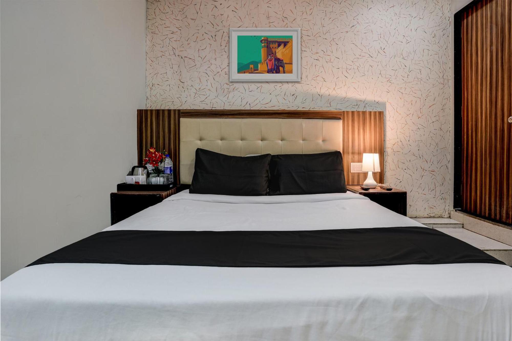 Oyo Hotel Blue Sapphire Residency Near Chhatrapati Shivaji International Airport Bombaj Zewnętrze zdjęcie