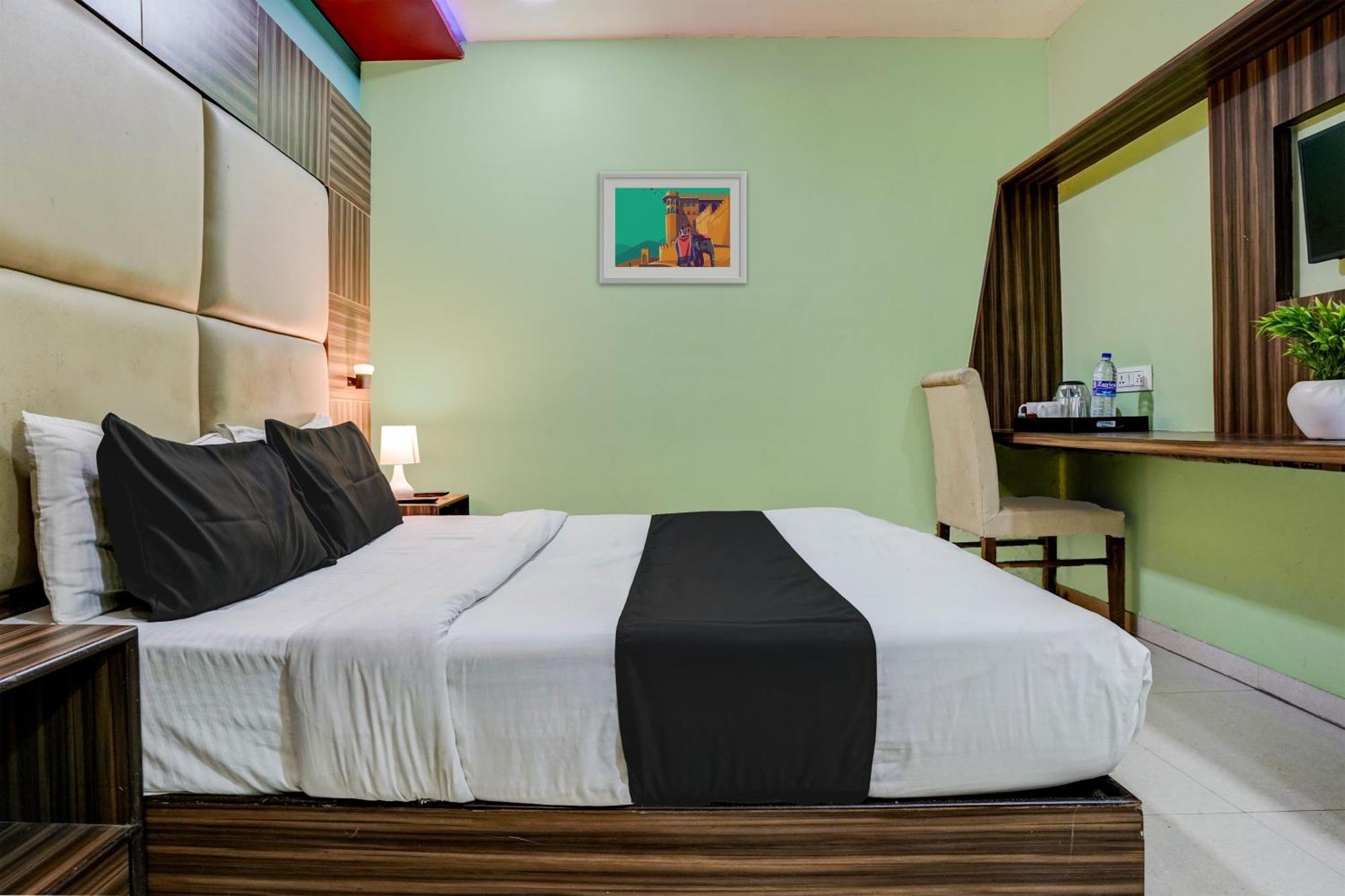 Oyo Hotel Blue Sapphire Residency Near Chhatrapati Shivaji International Airport Bombaj Zewnętrze zdjęcie